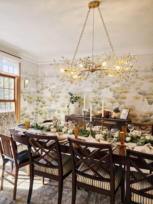 Swan Lake Mural Wallpaper Green bakom stolar av Sian Zeng