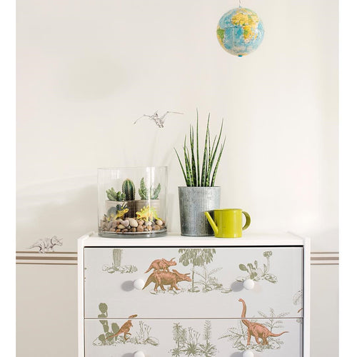 Papel de parede de dinossauros estilizado com flores e mesa vintage cinza